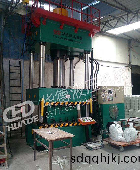 HDY71係(xi)列(lie)四柱液壓機(ji)